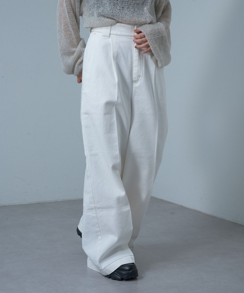 COLONY 2139（コロニートゥーワンスリーナイン）の「ワイドレッグチノパンツ（チノパンツ・レディース・ホワイト/キャメル/ブラック・SMALL/MEDIUM）」の13枚目の写真