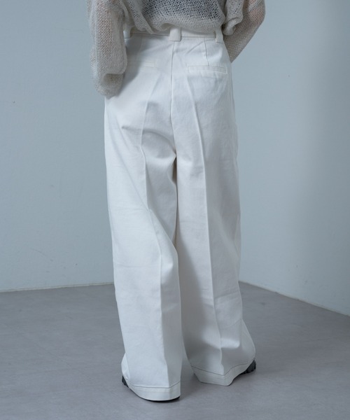 COLONY 2139（コロニートゥーワンスリーナイン）の「ワイドレッグチノパンツ（チノパンツ・レディース・ホワイト/キャメル/ブラック・SMALL/MEDIUM）」の15枚目の写真