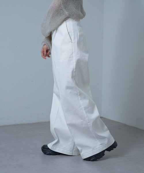 COLONY 2139（コロニートゥーワンスリーナイン）の「ワイドレッグチノパンツ（チノパンツ・レディース・ホワイト/キャメル/ブラック・SMALL/MEDIUM）」の16枚目の写真