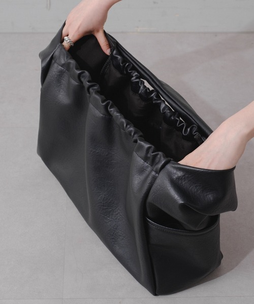 Kastane（カスタネ）の「【2024SS/A4サイズ】BIGショルダーバッグ（ショルダーバッグ・レディース・アイボリー/ブラック・FREE）」の15枚目の写真