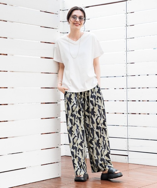 BAYFLOW(ベイフロー)の「VネックシルケットT(Tシャツ/カットソー・レディース・ラベンダー/ブルー/ブラック/オフホワイト/グレイッシュベージュ・X-SMALL/LARGE/MEDIUM/SMALL)」の6枚目の写真