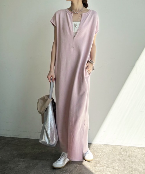 DouDou(ドゥドゥ)の「【一部カラーWEB限定】深Vスウェットワンピース(ワンピース・レディース・ネイビー/ブラウン/ピンク/アイボリー/グレイッシュベージュ/ブラック/オフホワイト/キャメル・FREE/PS)」の8枚目の写真