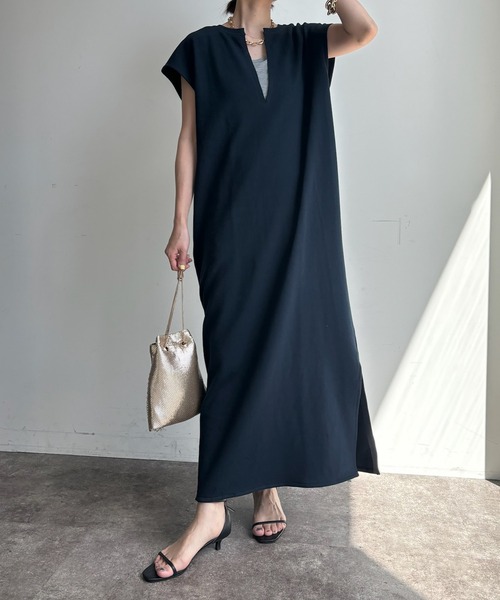 DouDou(ドゥドゥ)の「【一部カラーWEB限定】深Vスウェットワンピース(ワンピース・レディース・ネイビー/ブラウン/ピンク/アイボリー/グレイッシュベージュ/ブラック/オフホワイト/キャメル・FREE/PS)」の11枚目の写真