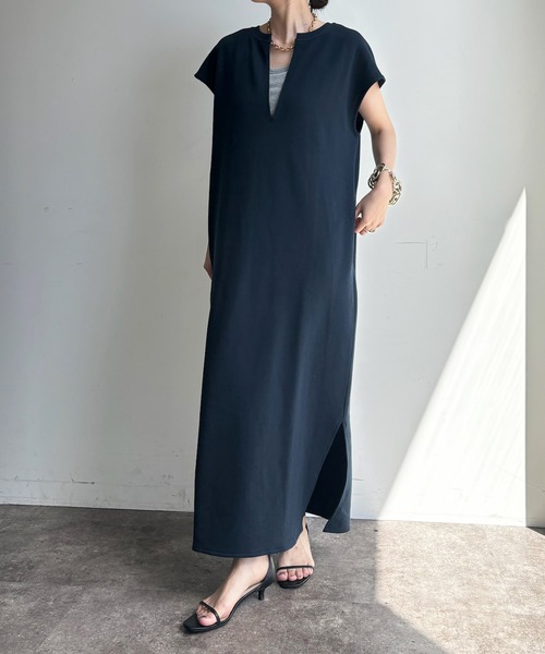 DouDou(ドゥドゥ)の「【一部カラーWEB限定】深Vスウェットワンピース(ワンピース・レディース・ネイビー/ブラウン/ピンク/アイボリー/グレイッシュベージュ/ブラック/オフホワイト/キャメル・FREE/PS)」の13枚目の写真