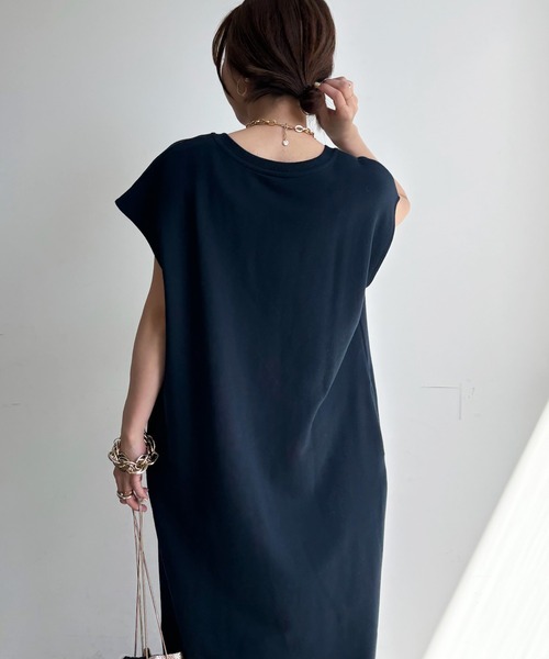 DouDou(ドゥドゥ)の「【一部カラーWEB限定】深Vスウェットワンピース(ワンピース・レディース・ネイビー/ブラウン/ピンク/アイボリー/グレイッシュベージュ/ブラック/オフホワイト/キャメル・FREE/PS)」の17枚目の写真