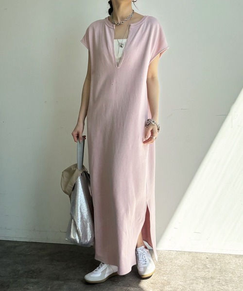 DouDou(ドゥドゥ)の「【一部カラーWEB限定】深Vスウェットワンピース(ワンピース・レディース・ネイビー/ブラウン/ピンク/アイボリー/グレイッシュベージュ/ブラック/オフホワイト/キャメル・FREE/PS)」の20枚目の写真