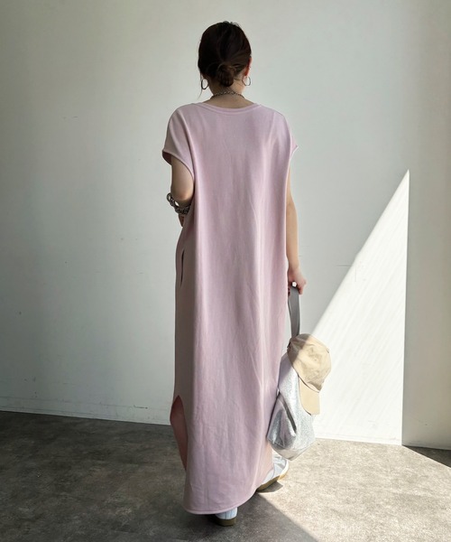 DouDou(ドゥドゥ)の「【一部カラーWEB限定】深Vスウェットワンピース(ワンピース・レディース・ネイビー/ブラウン/ピンク/アイボリー/グレイッシュベージュ/ブラック/オフホワイト/キャメル・FREE/PS)」の21枚目の写真