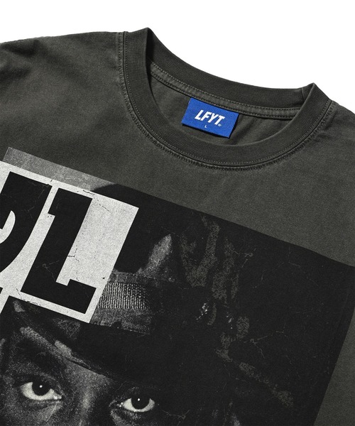 LFYT（エルエフワイティー）の「LFYT ラファイエット [Lafayette] - ビッグエル プリント Tシャツ [BIG L COVER TEE LS240104]（Tシャツ/カットソー・メンズ・ブラック・M/L/XL/XXL/S）」の2枚目の写真