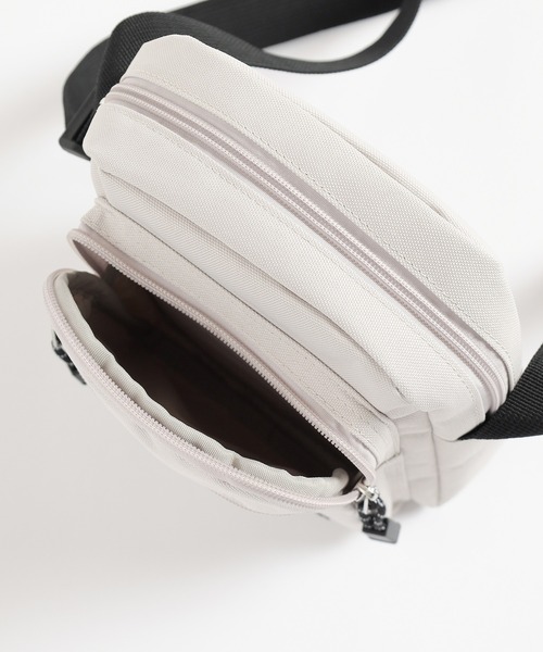 Honeys（ハニーズ）の「スクエアミニショルダーバッグ（ショルダーバッグ・レディース・ホワイト/ブラック/ベージュ系その他/スミクロ・FREE）」の5枚目の写真