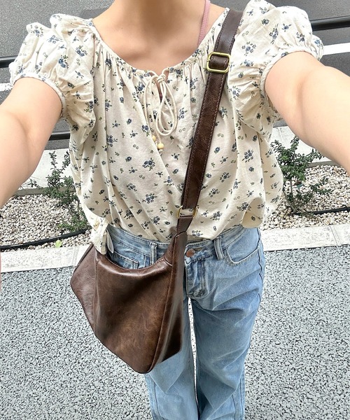Cham.（チャム）の「2way花柄リボントップス（シャツ/ブラウス・レディース・ベージュ/ブルー・F）」の5枚目の写真