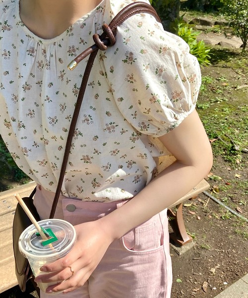 Cham.（チャム）の「2way花柄リボントップス（シャツ/ブラウス・レディース・ベージュ/ブルー・F）」の7枚目の写真