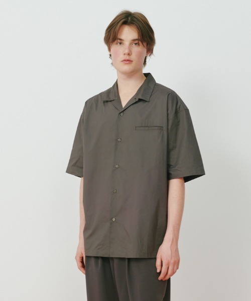 KACCO(カッコ)の「《ユニセックスアイテム》RELAX FIT OVERSIZE SHIRTS / リラックスフィットオーバープレーンシャツ(シャツ/ブラウス・メンズ・カーキ/グレー/ネイビー・MEDIUM/SMALL/LARGE)」の1枚目の写真