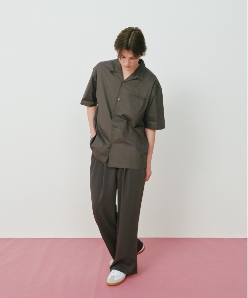 KACCO(カッコ)の「《ユニセックスアイテム》RELAX FIT OVERSIZE SHIRTS / リラックスフィットオーバープレーンシャツ(シャツ/ブラウス・メンズ・カーキ/グレー/ネイビー・MEDIUM/SMALL/LARGE)」の4枚目の写真