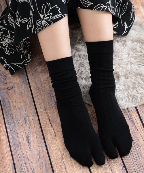 VIBGYOR Women（ヴィブジョー　ウィメン）の「【float】ベーシック リブ クルー丈 2本指/足袋ソックス（ソックス/靴下・レディース・チャコール/ブラック/オフホワイト/グレー・FREE）」の2枚目の写真