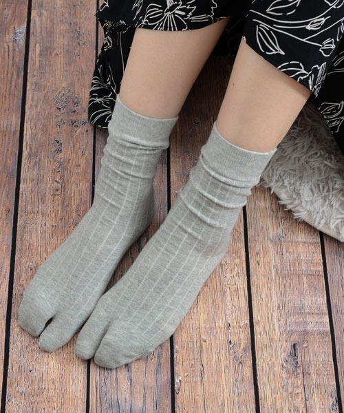 VIBGYOR Women（ヴィブジョー　ウィメン）の「【float】ベーシック リブ クルー丈 2本指/足袋ソックス（ソックス/靴下・レディース・チャコール/ブラック/オフホワイト/グレー・FREE）」の11枚目の写真