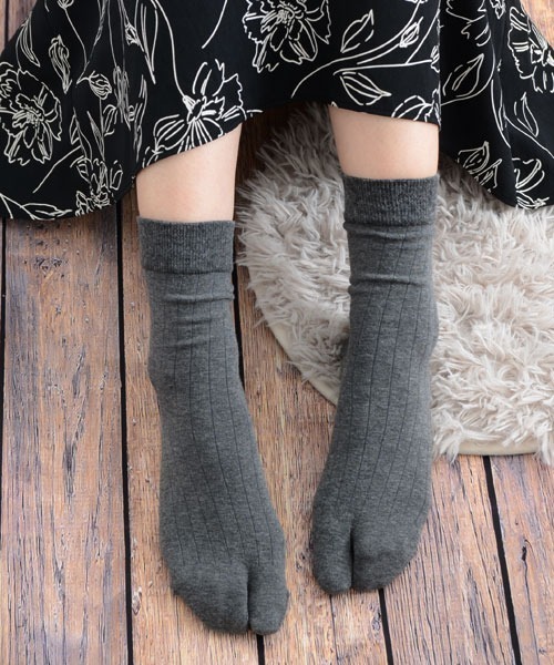 VIBGYOR Women（ヴィブジョー　ウィメン）の「【float】ベーシック リブ クルー丈 2本指/足袋ソックス（ソックス/靴下・レディース・チャコール/ブラック/オフホワイト/グレー・FREE）」の12枚目の写真