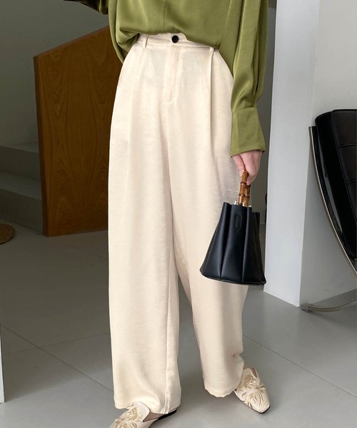 OSYAREVO(オシャレボ)の「サテン パンツ スラックス(スラックス・レディース・マスタード/オフホワイト/ブラック・LARGE/MEDIUM)」の2枚目の写真