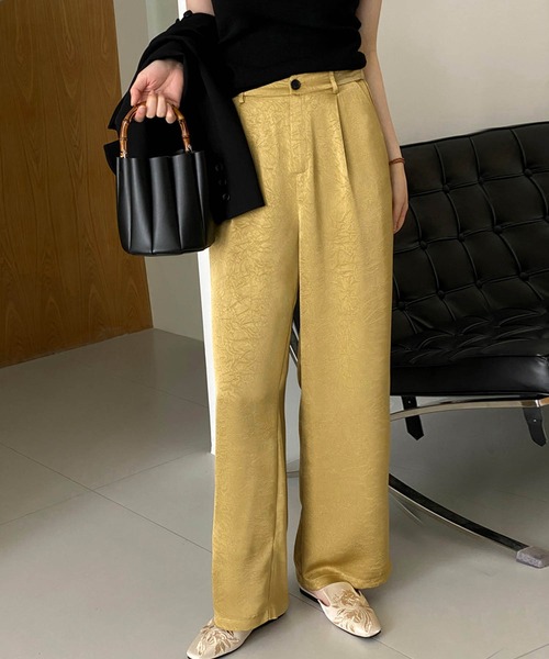 OSYAREVO(オシャレボ)の「サテン パンツ スラックス(スラックス・レディース・マスタード/オフホワイト/ブラック・LARGE/MEDIUM)」の1枚目の写真
