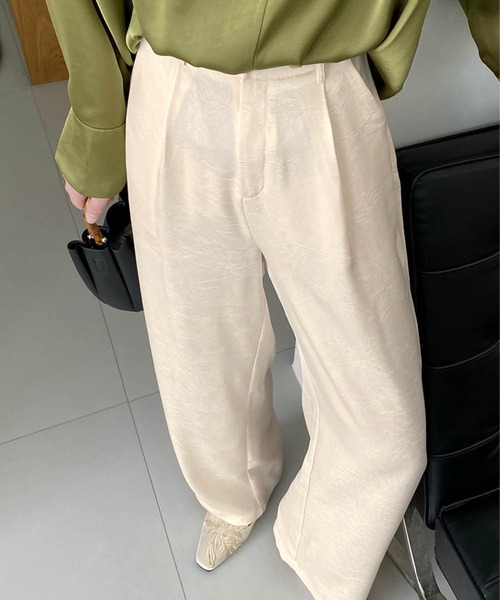 OSYAREVO(オシャレボ)の「サテン パンツ スラックス(スラックス・レディース・マスタード/オフホワイト/ブラック・LARGE/MEDIUM)」の10枚目の写真