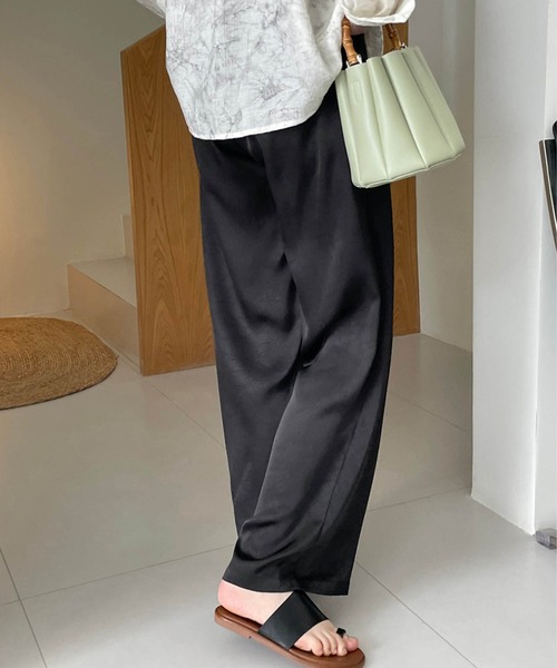 OSYAREVO(オシャレボ)の「サテン パンツ スラックス(スラックス・レディース・マスタード/オフホワイト/ブラック・LARGE/MEDIUM)」の5枚目の写真