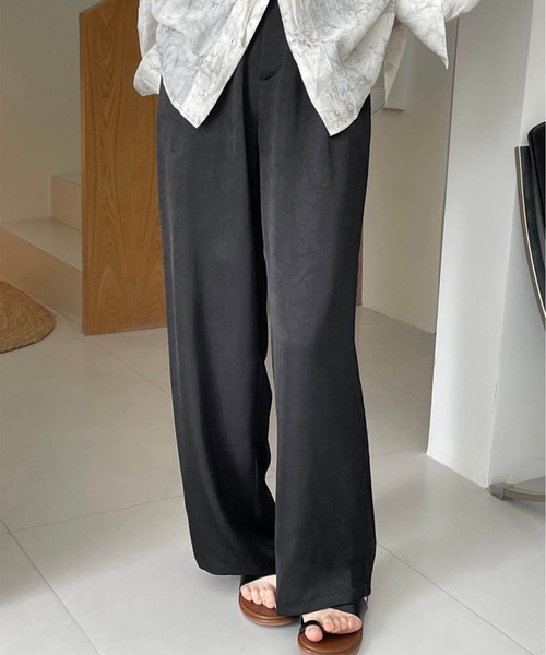 OSYAREVO(オシャレボ)の「サテン パンツ スラックス(スラックス・レディース・マスタード/オフホワイト/ブラック・LARGE/MEDIUM)」の8枚目の写真