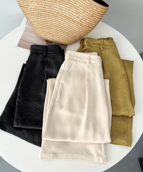 OSYAREVO(オシャレボ)の「サテン パンツ スラックス(スラックス・レディース・マスタード/オフホワイト/ブラック・LARGE/MEDIUM)」の4枚目の写真