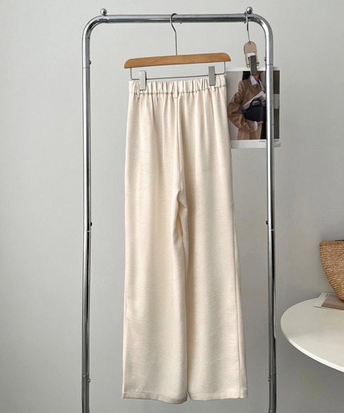 OSYAREVO(オシャレボ)の「サテン パンツ スラックス(スラックス・レディース・マスタード/オフホワイト/ブラック・LARGE/MEDIUM)」の12枚目の写真