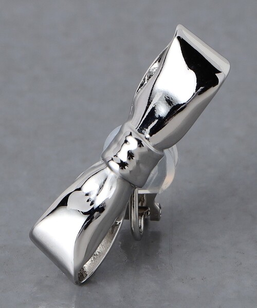 UNITED ARROWS（ユナイテッドアローズ）の「リボンモチーフ イヤリング（イヤリング・レディース・シルバー/ゴールド・FREE）」の3枚目の写真