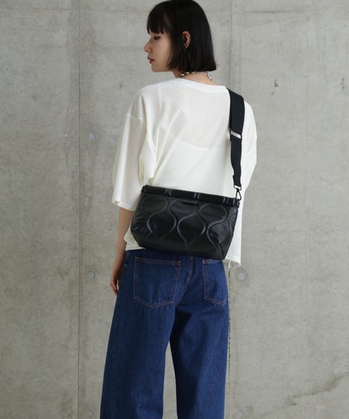 LE VERNIS（ル・ベルニ）の「(LE VERNIS)<ROSE BUD別注>キルティングクラッチ（クラッチバッグ・レディース・ブラウン/ブラック・FREE）」の2枚目の写真