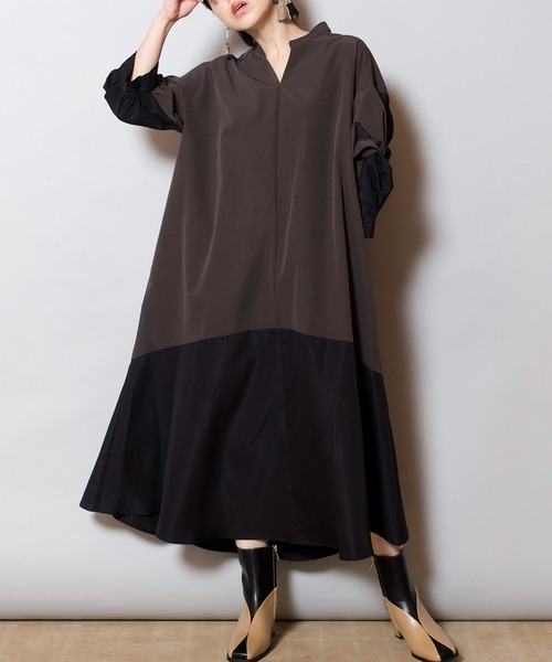 OSMOSIS(オズモーシス)の「ツイストスリーブフレアーワンピース(ワンピース・レディース・アイボリー/チャコール/ベージュ・ONE SIZE)」の3枚目の写真