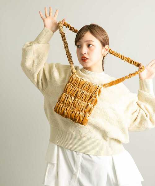 KBF(ケイビーエフ)の「ギャザーデザインベロアBAG(ショルダーバッグ・レディース・グレー系その他/ベージュ/ブラウン・ONE)」の4枚目の写真