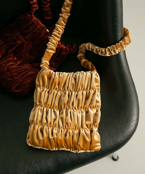 KBF(ケイビーエフ)の「ギャザーデザインベロアBAG(ショルダーバッグ・レディース・グレー系その他/ベージュ/ブラウン・ONE)」の8枚目の写真