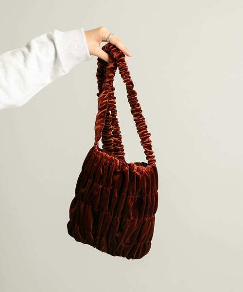 KBF(ケイビーエフ)の「ギャザーデザインベロアBAG(ショルダーバッグ・レディース・グレー系その他/ベージュ/ブラウン・ONE)」の9枚目の写真