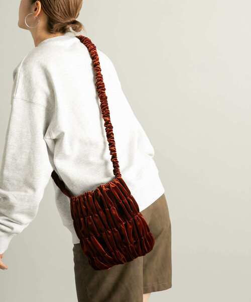 KBF(ケイビーエフ)の「ギャザーデザインベロアBAG(ショルダーバッグ・レディース・グレー系その他/ベージュ/ブラウン・ONE)」の11枚目の写真