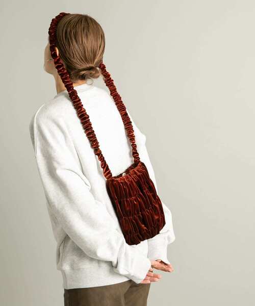 KBF(ケイビーエフ)の「ギャザーデザインベロアBAG(ショルダーバッグ・レディース・グレー系その他/ベージュ/ブラウン・ONE)」の12枚目の写真