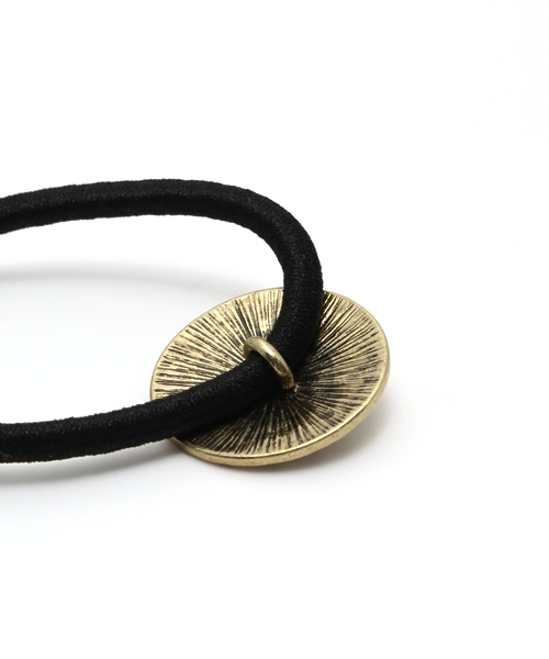 AZUL by moussy（アズールバイマウジー）の「コンチョヘアピン&ヘアゴムSET(CARD)（ヘアゴム・レディース・シルバー/ゴールド系その他・FREE）」の6枚目の写真