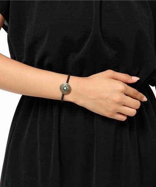 AZUL by moussy（アズールバイマウジー）の「コンチョヘアピン&ヘアゴムSET(CARD)（ヘアゴム・レディース・シルバー/ゴールド系その他・FREE）」の7枚目の写真