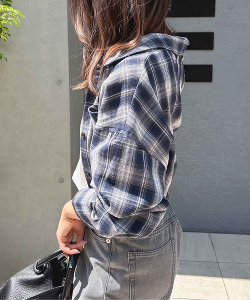 INGNI(イング)の「チェック柄ショートシャツ(シャツ/ブラウス・レディース・ネイビー系2/ブラック系/ブラウン系その他2/ブルー系8/ネイビー系3・M)」の22枚目の写真