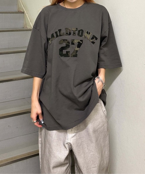 sedacle(セダクル)の「カモフラアップリケTEE(Tシャツ/カットソー・レディース・アイボリー/チャコールグレー/レッド/ピンク・LARGE/MEDIUM/SMALL)」の3枚目の写真