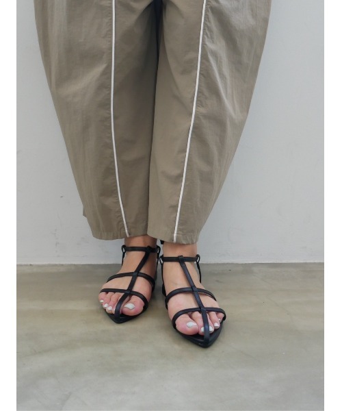 TRUNC(トランクエイティーエイト)の「Line Strap Flat Sandals Ⅱ(サンダル・レディース・ブラック/アイボリー・MEDIUM/SMALL/LARGE)」の4枚目の写真