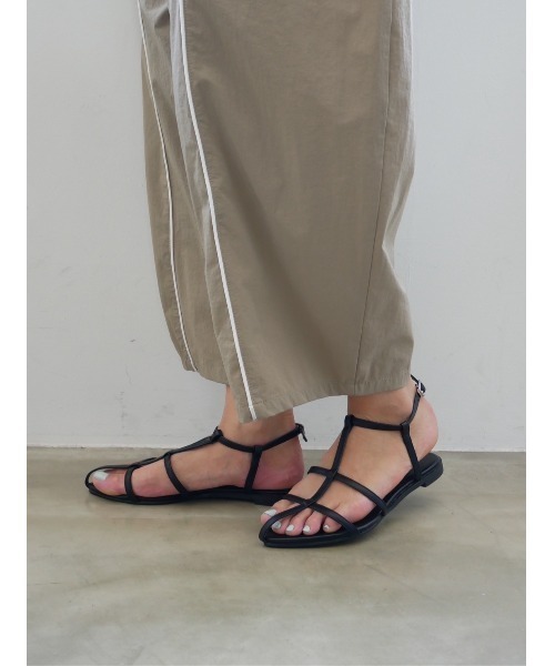 TRUNC(トランクエイティーエイト)の「Line Strap Flat Sandals Ⅱ(サンダル・レディース・ブラック/アイボリー・MEDIUM/SMALL/LARGE)」の5枚目の写真