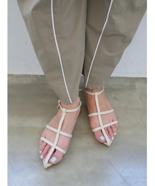 TRUNC(トランクエイティーエイト)の「Line Strap Flat Sandals Ⅱ(サンダル・レディース・ブラック/アイボリー・MEDIUM/SMALL/LARGE)」の13枚目の写真