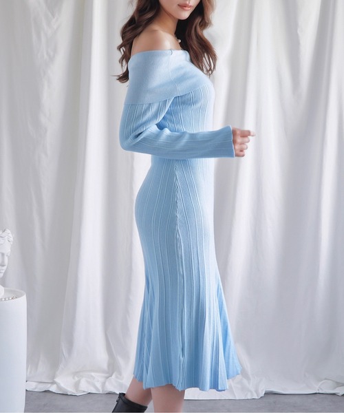 Jasmine Grandiflorum(ジャスミングランディフローラム)の「【Jasmine】オフショルロングニットワンピース(ワンピース・レディース・ブラック/ライトベージュ/ブルー・FREE)」の3枚目の写真
