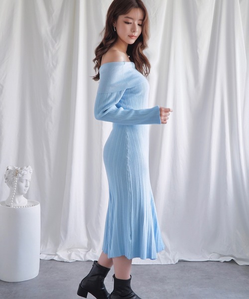 Jasmine Grandiflorum(ジャスミングランディフローラム)の「【Jasmine】オフショルロングニットワンピース(ワンピース・レディース・ブラック/ライトベージュ/ブルー・FREE)」の12枚目の写真