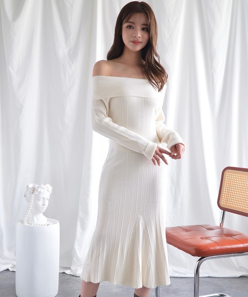 Jasmine Grandiflorum(ジャスミングランディフローラム)の「【Jasmine】オフショルロングニットワンピース(ワンピース・レディース・ブラック/ライトベージュ/ブルー・FREE)」の18枚目の写真