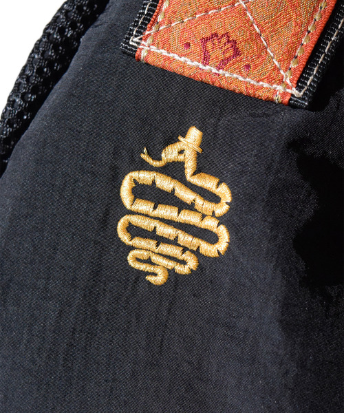 ALDIES(アールディーズ)の「Banana Shoulder / バナナショルダー(ショルダーバッグ・メンズ・ネイビー/ブラック・FREE)」の3枚目の写真