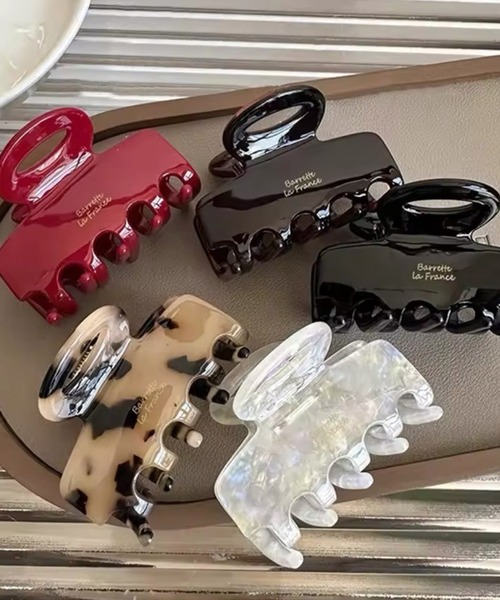 Port（ポート）の「【 Port / ポート 】 ワンカラー スクエア ミニ バンスクリップ（バレッタ/ヘアクリップ・レディース・ベージュ/ブラック/レッド/ブラウン/ホワイト・FREE）」の2枚目の写真