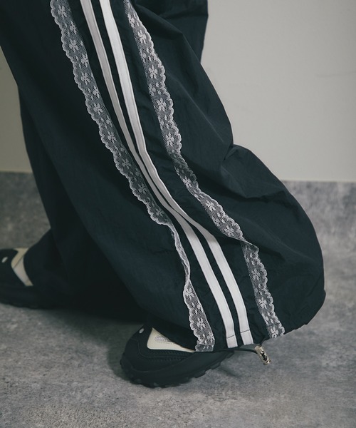 ANOTHER S（アナザーエス）の「サイドラインナイロンパンツ（カーゴパンツ・レディース・ブラック・FREE）」の9枚目の写真