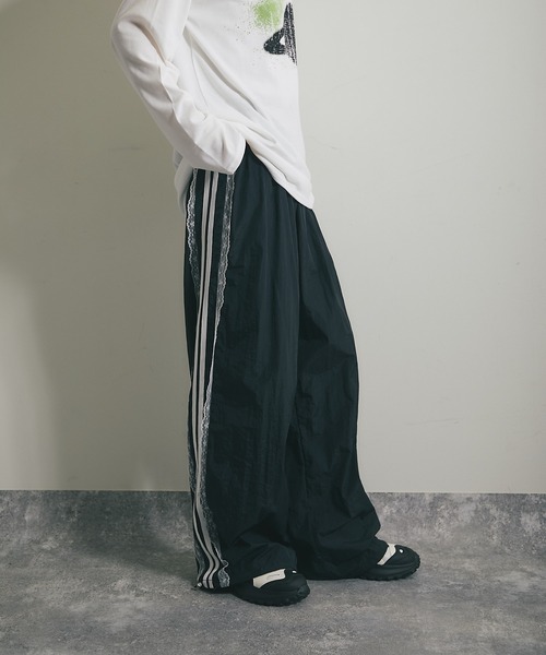 ANOTHER S（アナザーエス）の「サイドラインナイロンパンツ（カーゴパンツ・レディース・ブラック・FREE）」の4枚目の写真