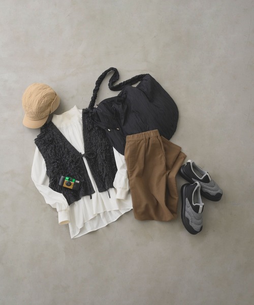 studio CLIP（スタディオクリップ）の「【消臭/抗菌防臭/クッションインソール】軽らくモックスニーカー（スニーカー・レディース・ブラック/グレー/ベージュ・LARGE/MEDIUM）」の4枚目の写真